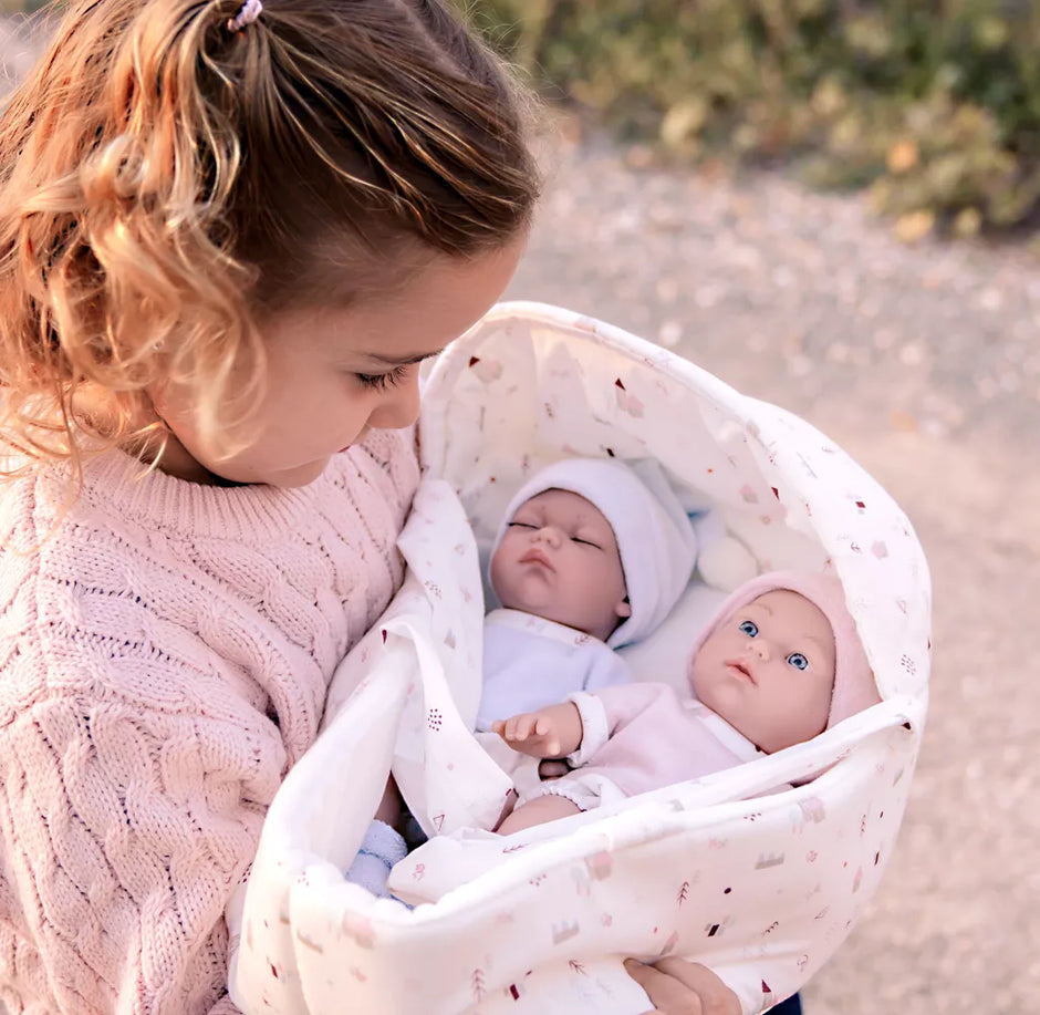 Arias kūdikėliai dvynukai baltoje nešyklėje, 26 cm