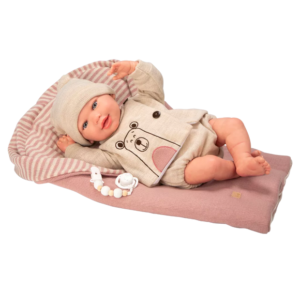 Arias Reborn lėlė kūdikėlis su smėlio spalvos rūbeliais, 45 cm