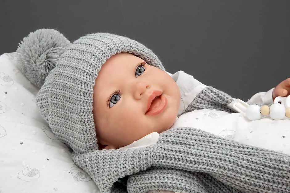 Arias Reborn kūdikėlis su pilkais rūbeliais, Daniela, 45 cm